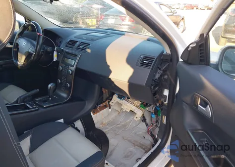 2011 Volvo C30 T5/T5 R-Design z USA, uszkodzony, nr VIN YV1672MK3B2232039